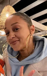 Tia Mowry 