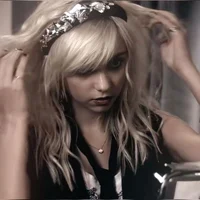 4-JENNY HUMPHREY
