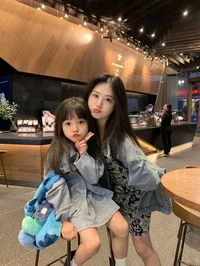 Koreanwifeanddughter