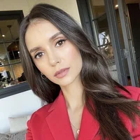 Nina Dobrev 