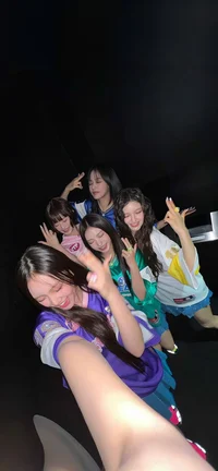 Newjeans- girlfriend