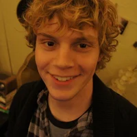 Evan peters 