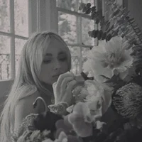 02 Sabrina Carpenter