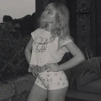 02 Sabrina Carpenter