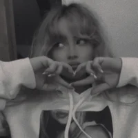 02 Sabrina Carpenter