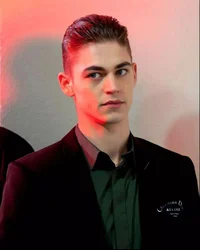 Hero Fiennes Tiffin