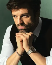 0-Sebastian Stan