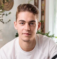 Hero Fiennes Tiffin