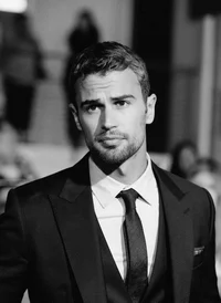 Theo James 