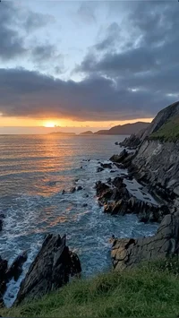 Вас прибило к скалам