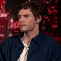 Evan Peters 