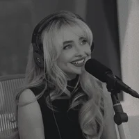 02 Sabrina Carpenter