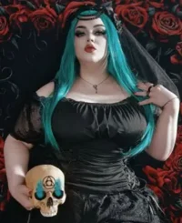 Huge Thicc Goth Girl
