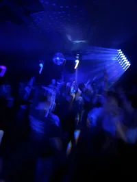 Клуб и куча народа 