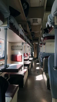 Поезд с служащими