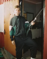 Жёлтый