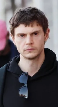 evan peters 