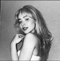 01 Sabrina Carpenter