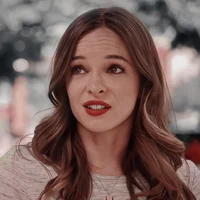 Caitlin Snow 