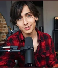 Aidan gallagher 
