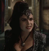 01 - Evil Queen