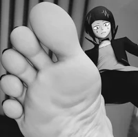 Barefoot Giantess