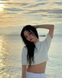 Lee Hyeri 