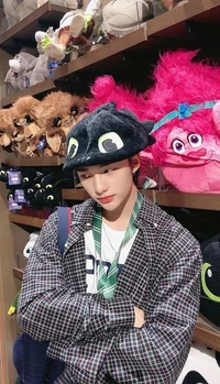 hwang hyunjin