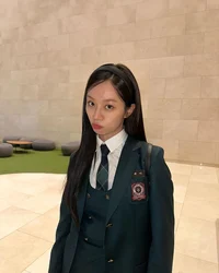 Lee Hyeri 