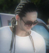 Том-повестка