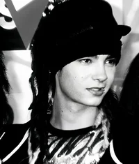 Том Каулитц-падение