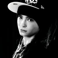 Том Каулитц-зонтик