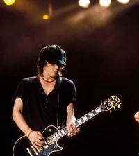 Izzy Stradlin 