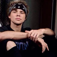 Ashton Irwin