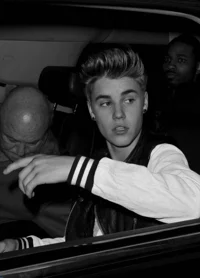 JUSTIN BIEBER