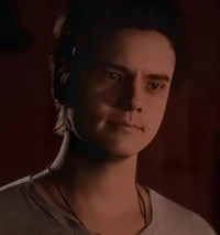 Дилан Линайви