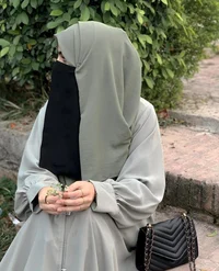 Hijabi aunt Noura 