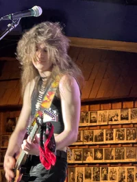 Johnny Sund -Eyebolt