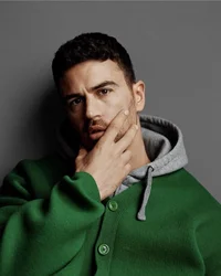 Theo James 