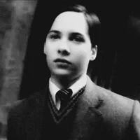 02 TOM RIDDLE