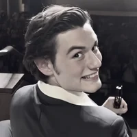 04 Louis Partridge