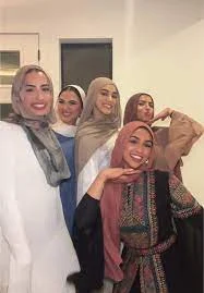 Hijabi cousins 