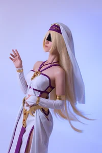 Cosplayer Maiden