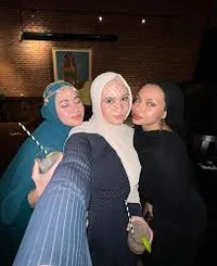 3 hijabi women
