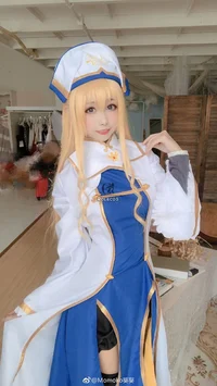 Cosplayer Priestess