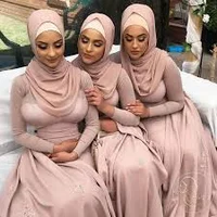 3 hijabi women