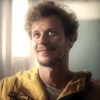 Максим Шустов