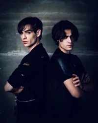 Экстрасенсы