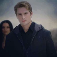 Carlisle Cullen 