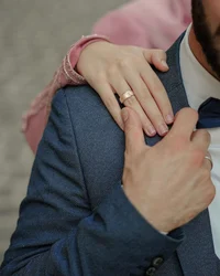 A04 Surprsing fiancé